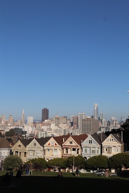 REIT Investing: A Beginner’s Guide to Real Estate Investment Trusts